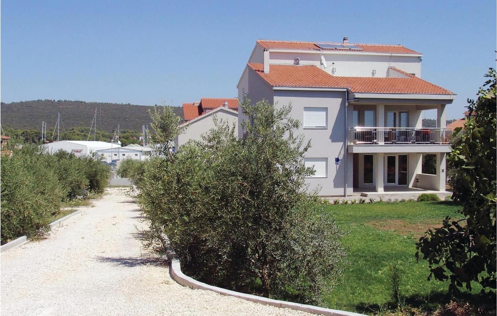 1 Bedroom Cozy Apartment In Bibinje Exterior photo
